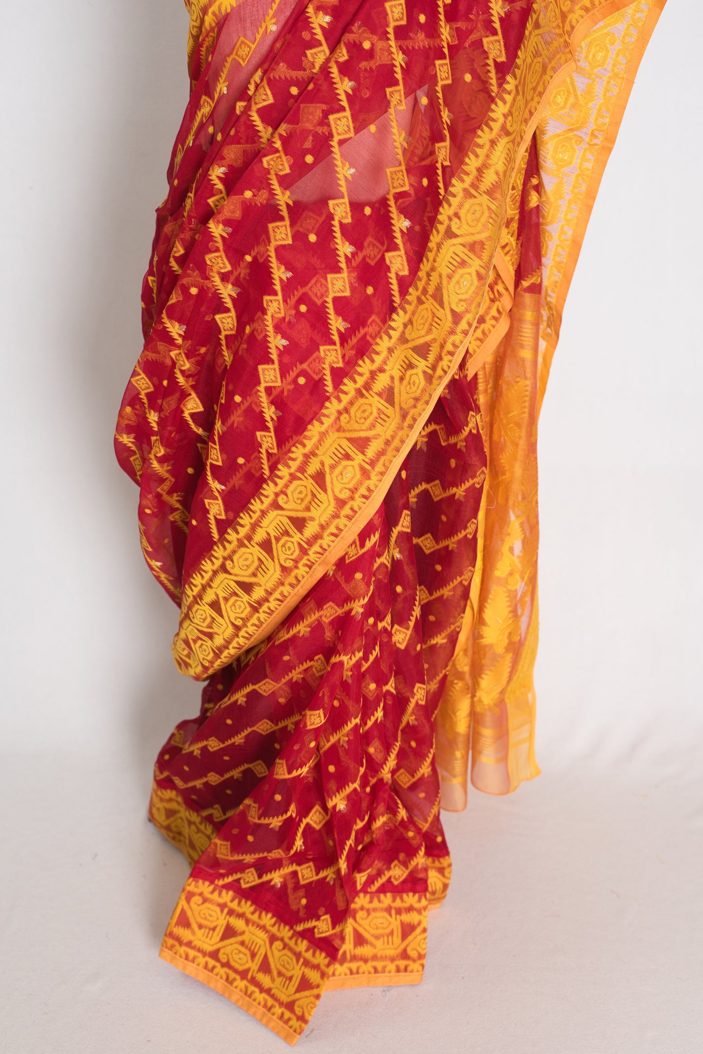 Devi : Red and Yellow Soft Blended Cotton Jamdani Saree image 5