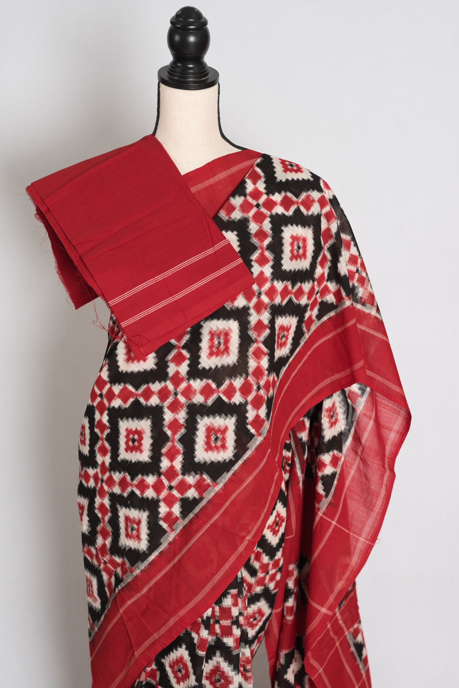 Priya : Black and Red Telia Rumal Pochampally Double Ikat Pure Cotton Saree image 2