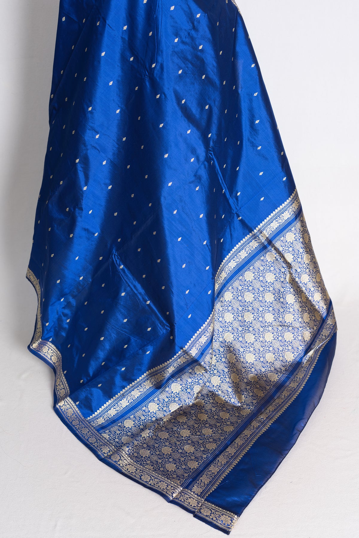 Mrinal: Dark Blue Pure Katan Banarasi Silk Saree image 3