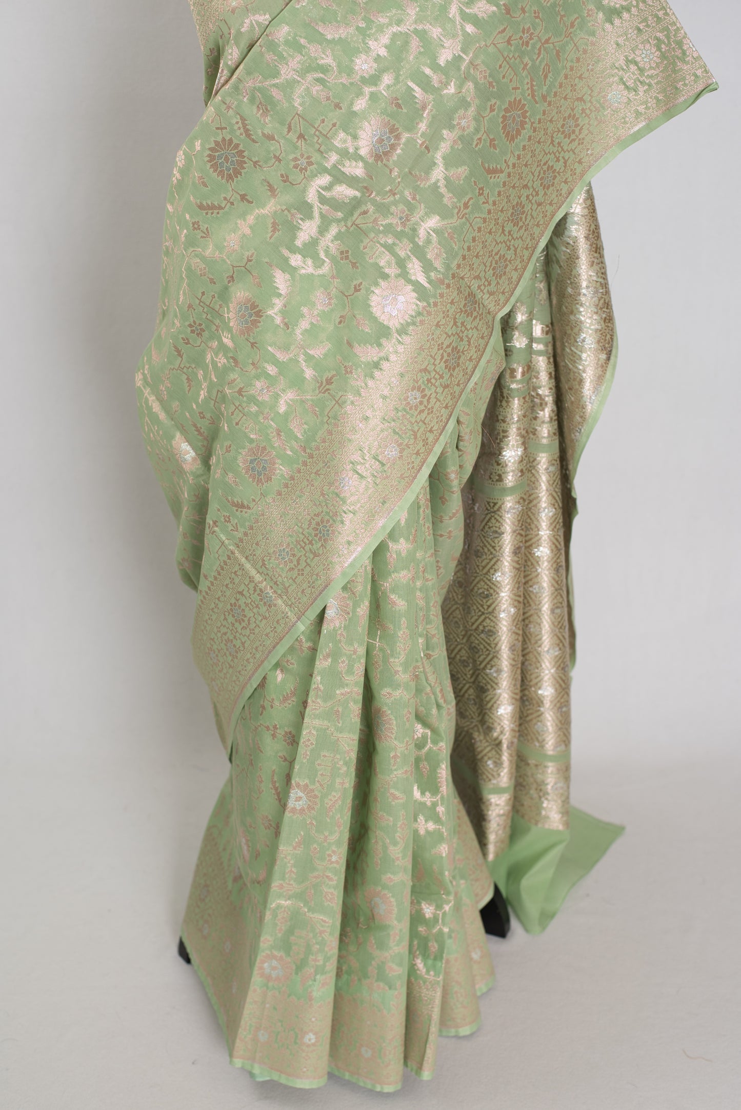 Mohini: Sea Green & Gold Jamdani Banarasi Saree | Cotton Silk Fusion image 5