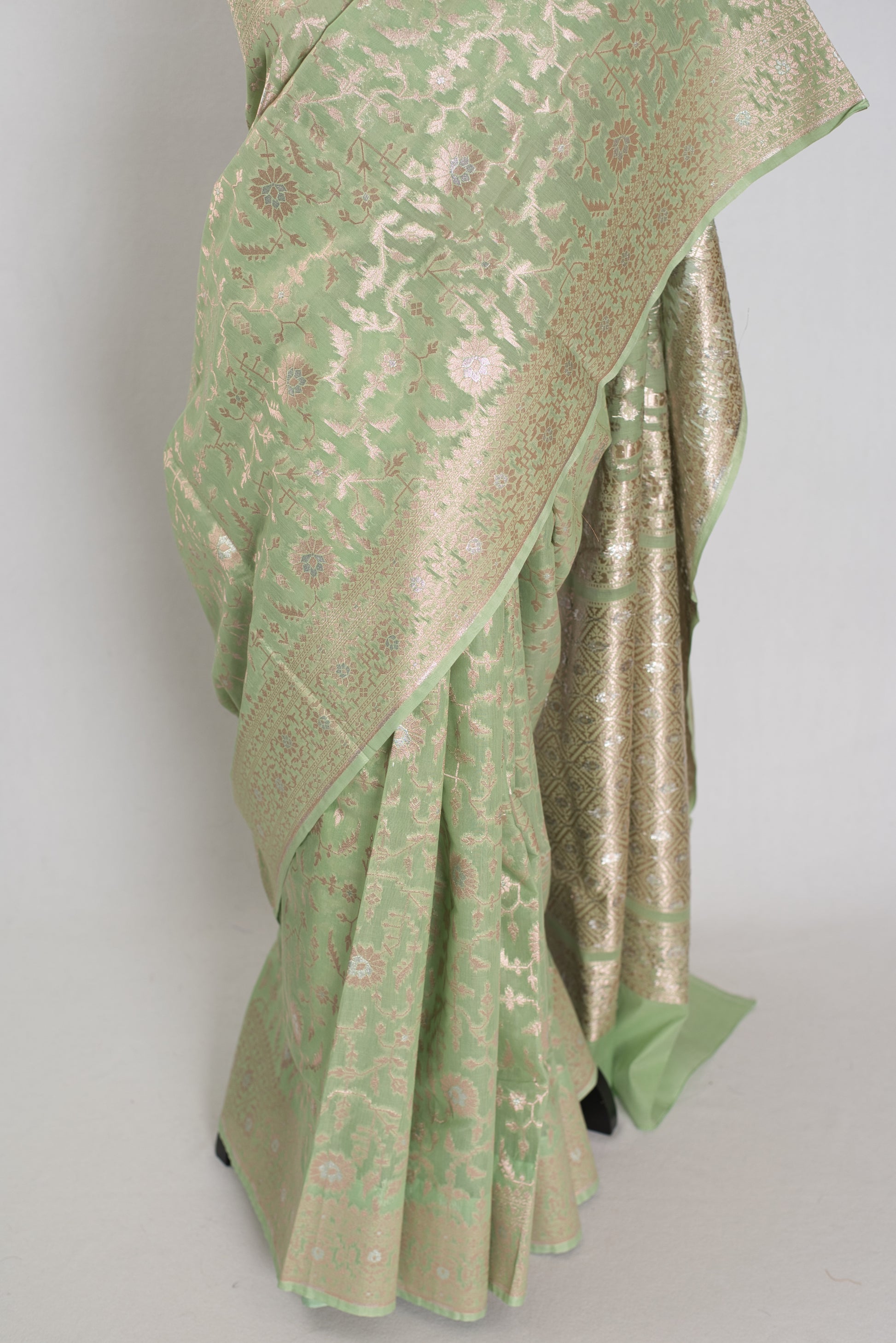 Mohini: Sea Green & Gold Jamdani Banarasi Saree | Cotton Silk Fusion image 5