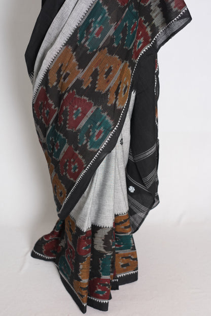 Grey and Black Dhaniakhali saree — pallu view