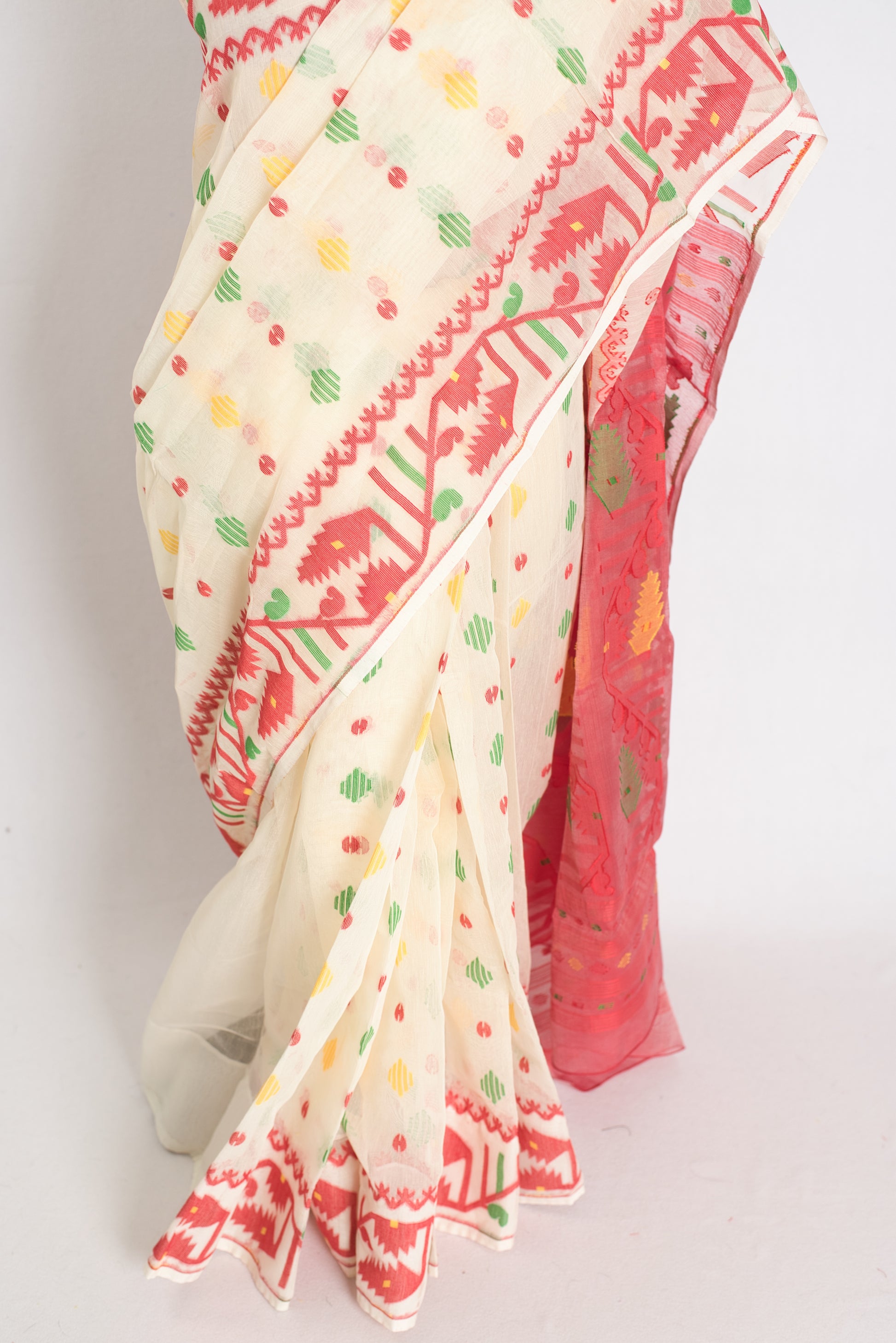 Siri : Cream and Red Blended Soft Cotton Jamdani Bengali Saree image 5