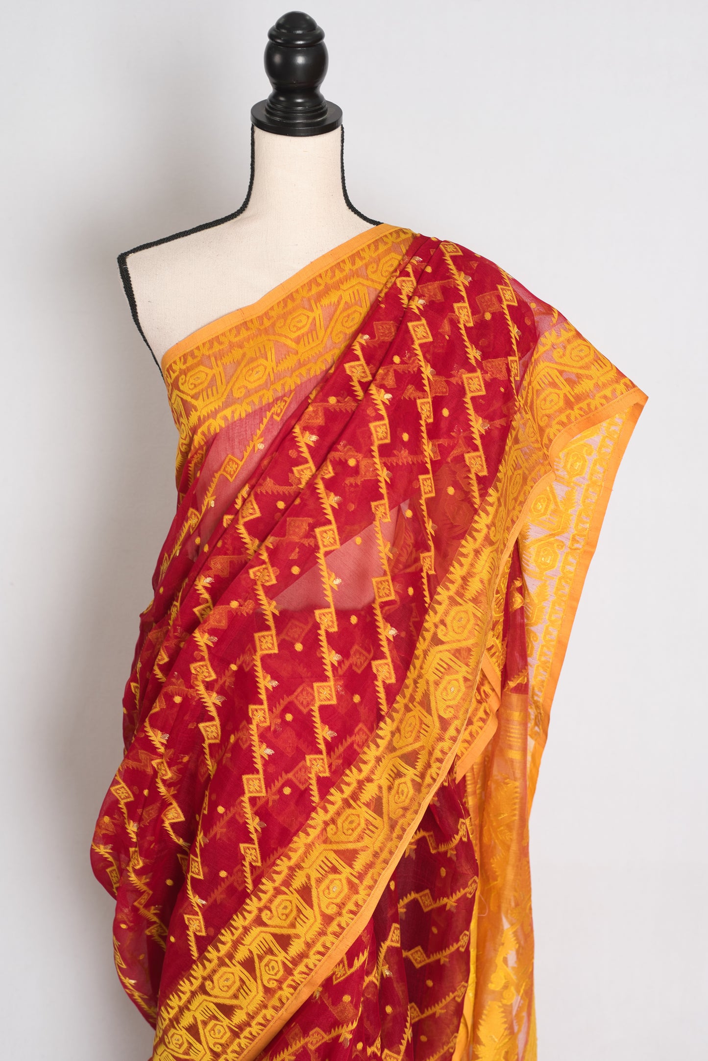 Devi : Red and Yellow Soft Blended Cotton Jamdani Saree image 2