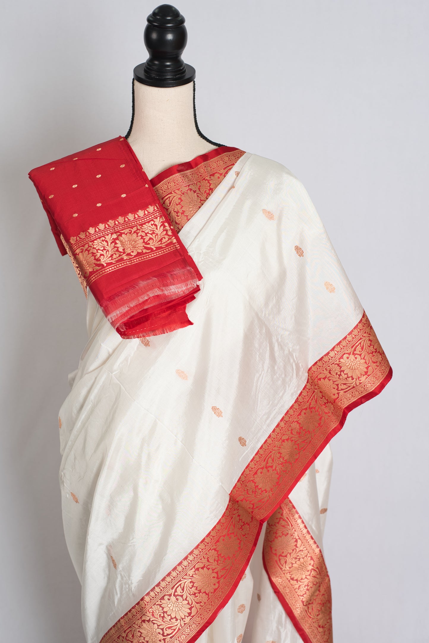 Annapurna : Silk Mark Certified White and Red Banarasi Silk Saree image 2