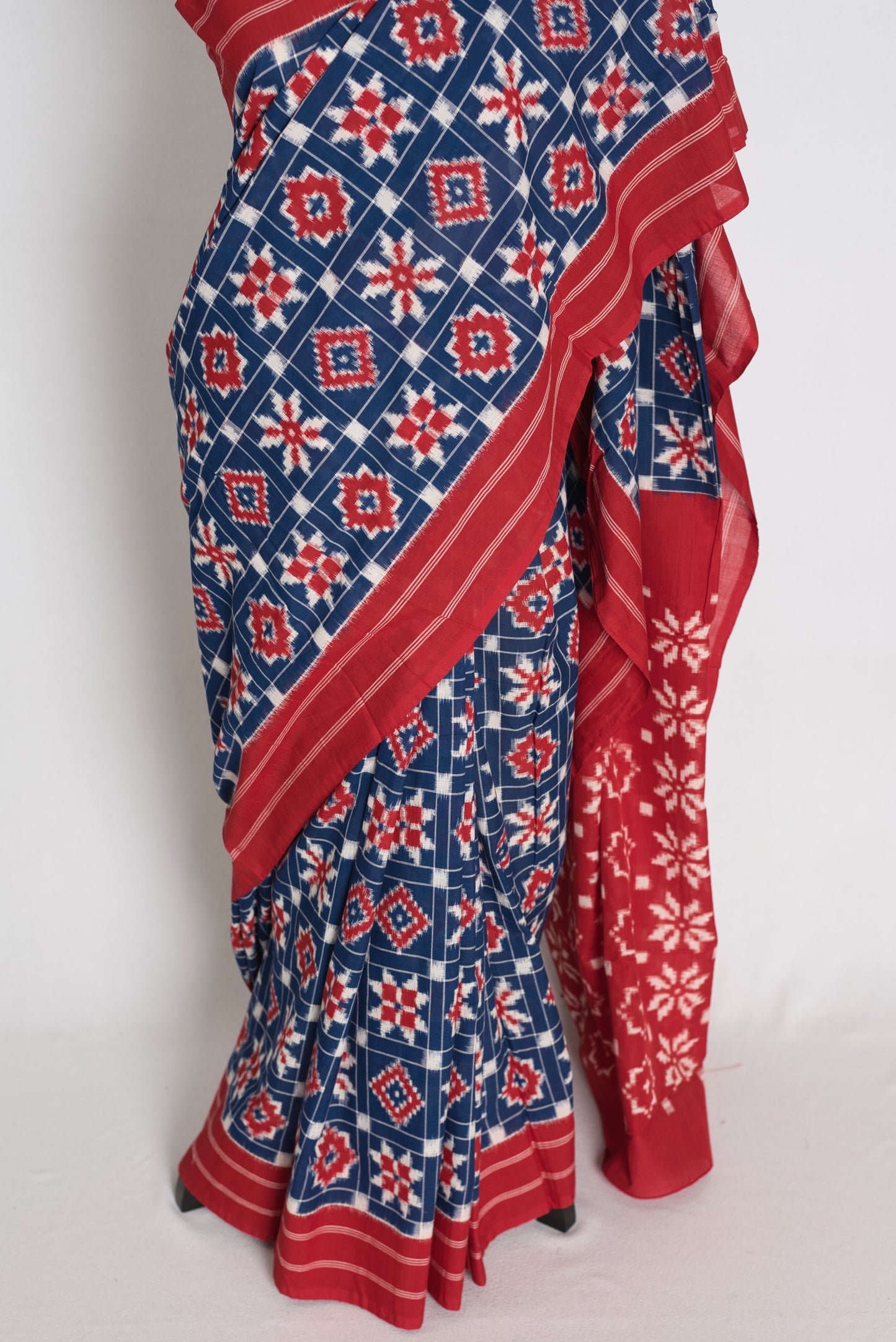 Tia Blue and Red Telia Rumal Handwoven Pochampally Double Ikat Pure Cotton Saree image 6