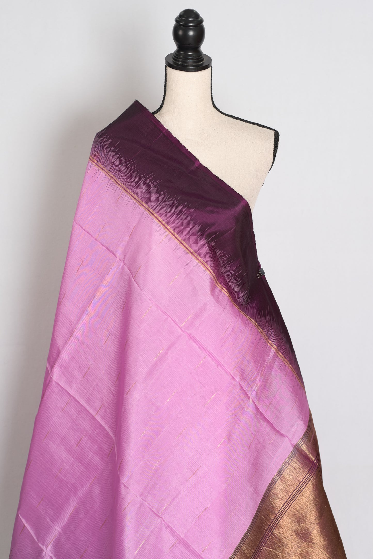 Harini Lilac and Deep Purple Lightweight Kanjivaram Silk Saree image 4