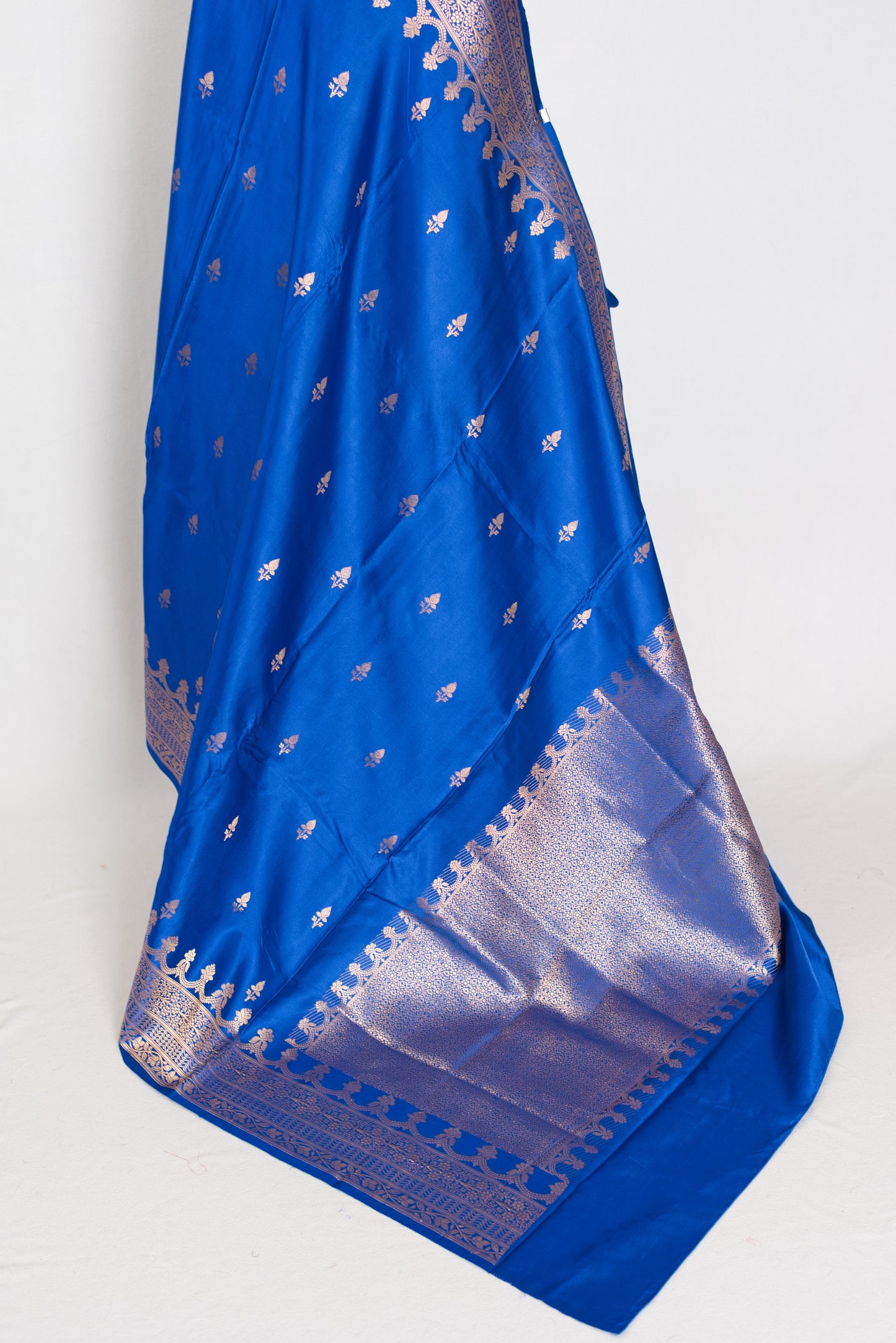 Suhani | Royal Blue Premium Mashru Banarasi Silk Saree | Traditional Gold Zari image 3