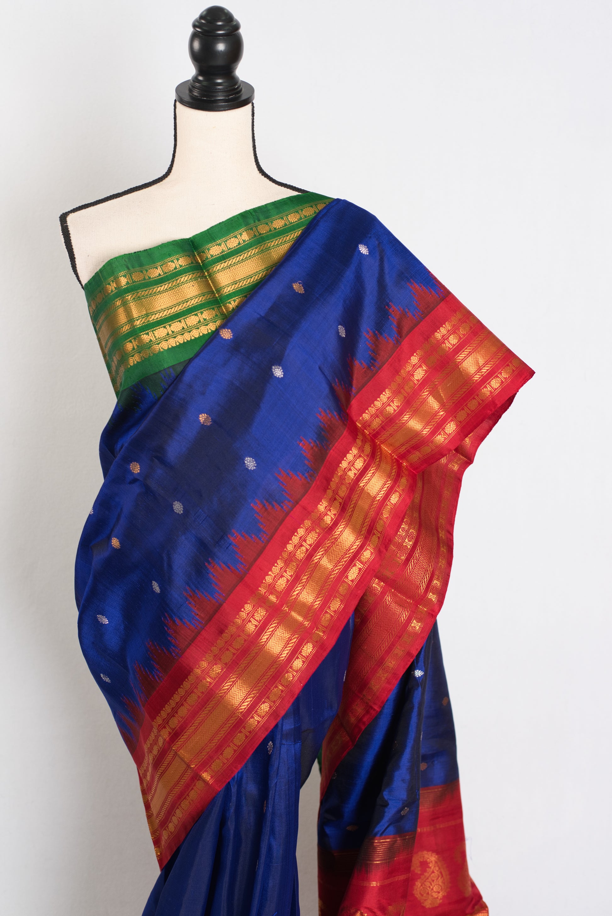Girija : Ganga Jamuna Border Gadwal Silk Saree in Midnight Blue image 6