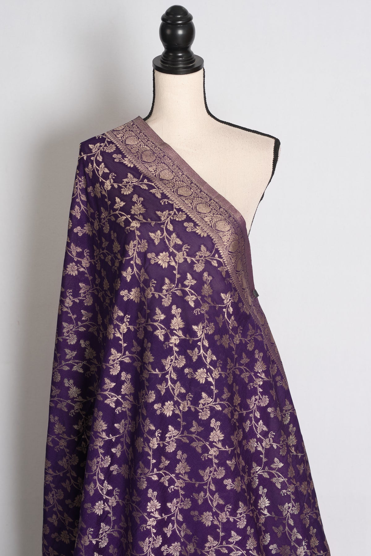 Afrin: Purple and Gold Semi Georgette Jaal Banarasi Saree image 4