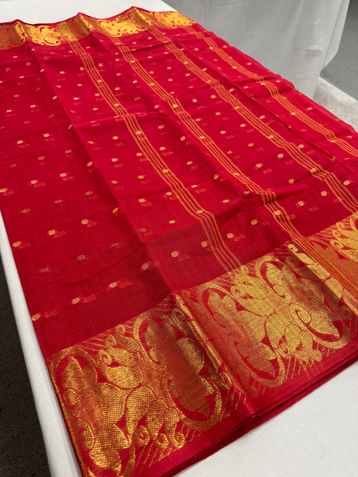 Crimson Red and Gold Tant saree — pallu view