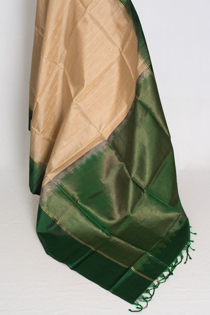 Mehuli : Clay Brown and Bottle Green Lightweight Kanjivaram Silk Saree image 4
