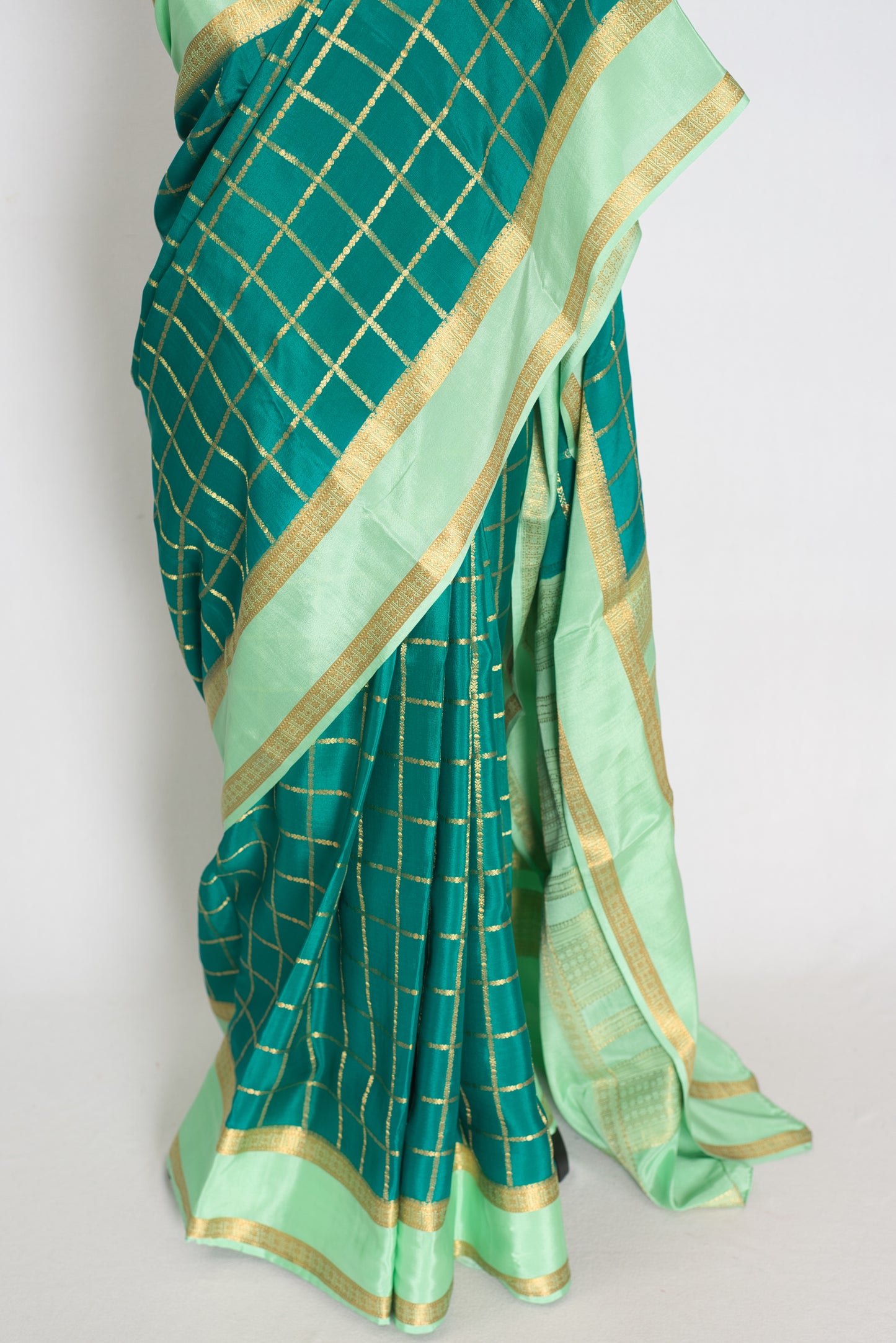 Sutra | Rama Green and Gold 110 gms Mysore Crepe Silk Saree | 38 Size Blouse image 6