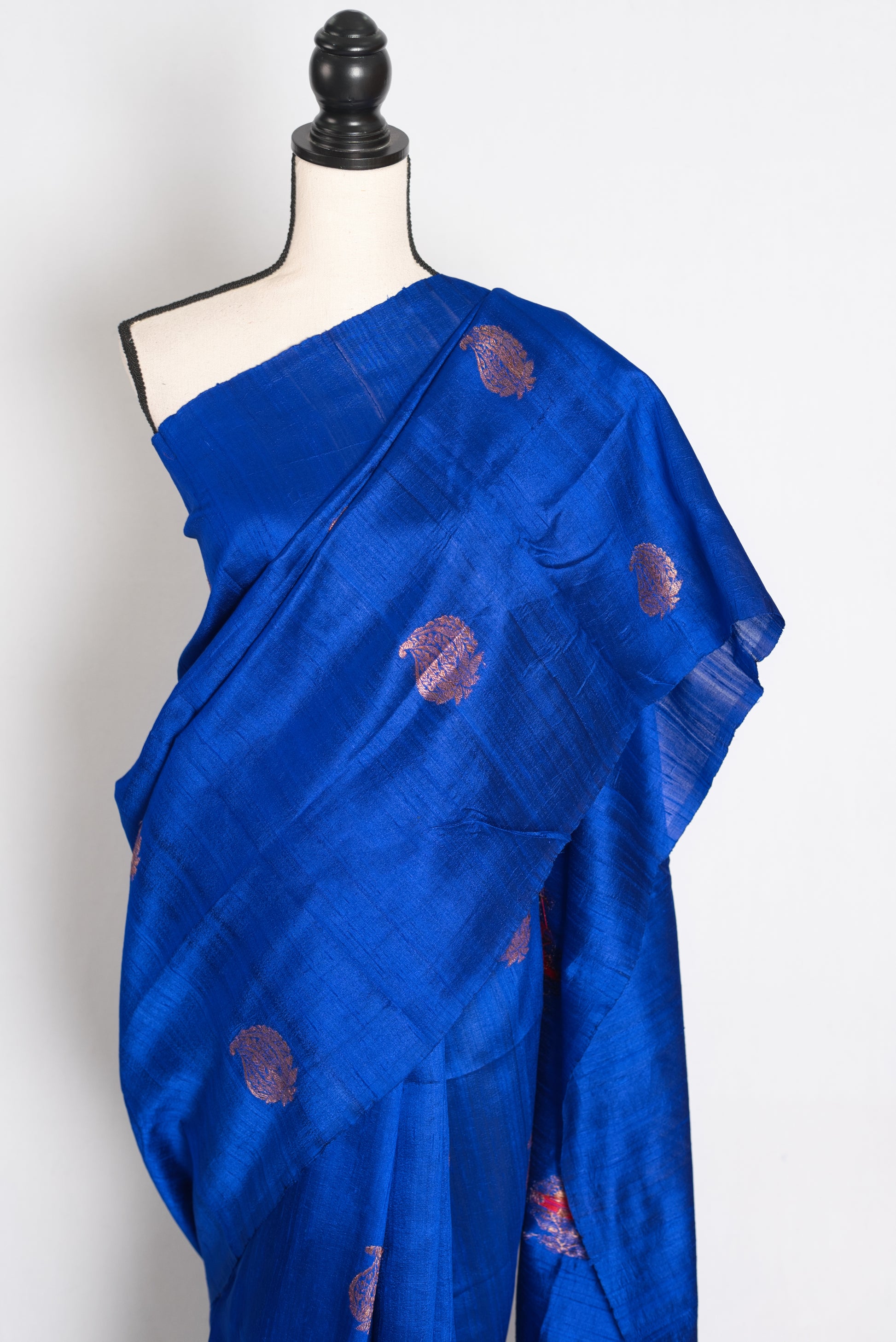 Tia : Royal Blue Borderless Pure Raw Silk Banarasi Saree | Antique Gold Zari image 6