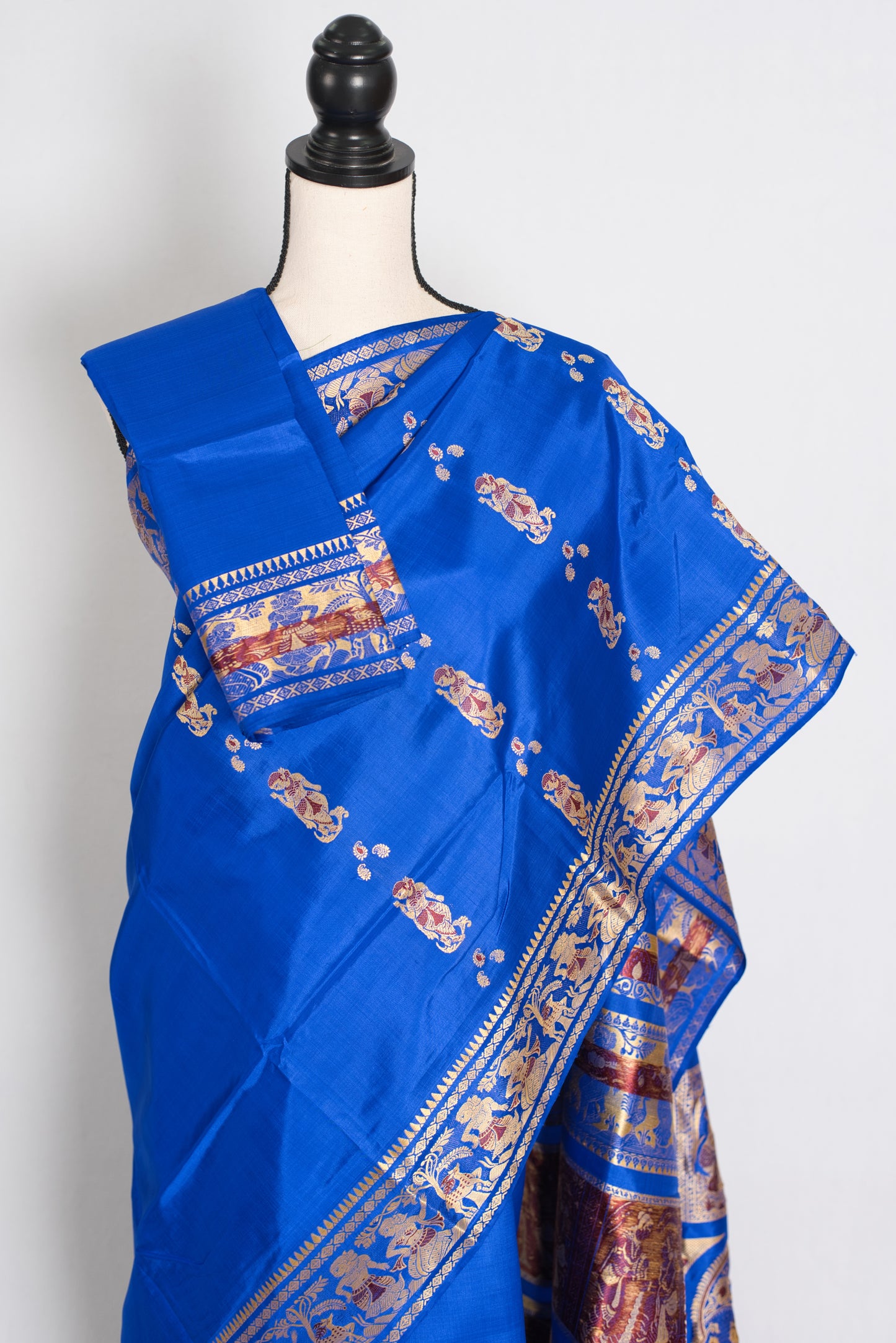 Nila | Royal Blue and Gold Handwoven Swarnachari Pure Silk Saree image 5