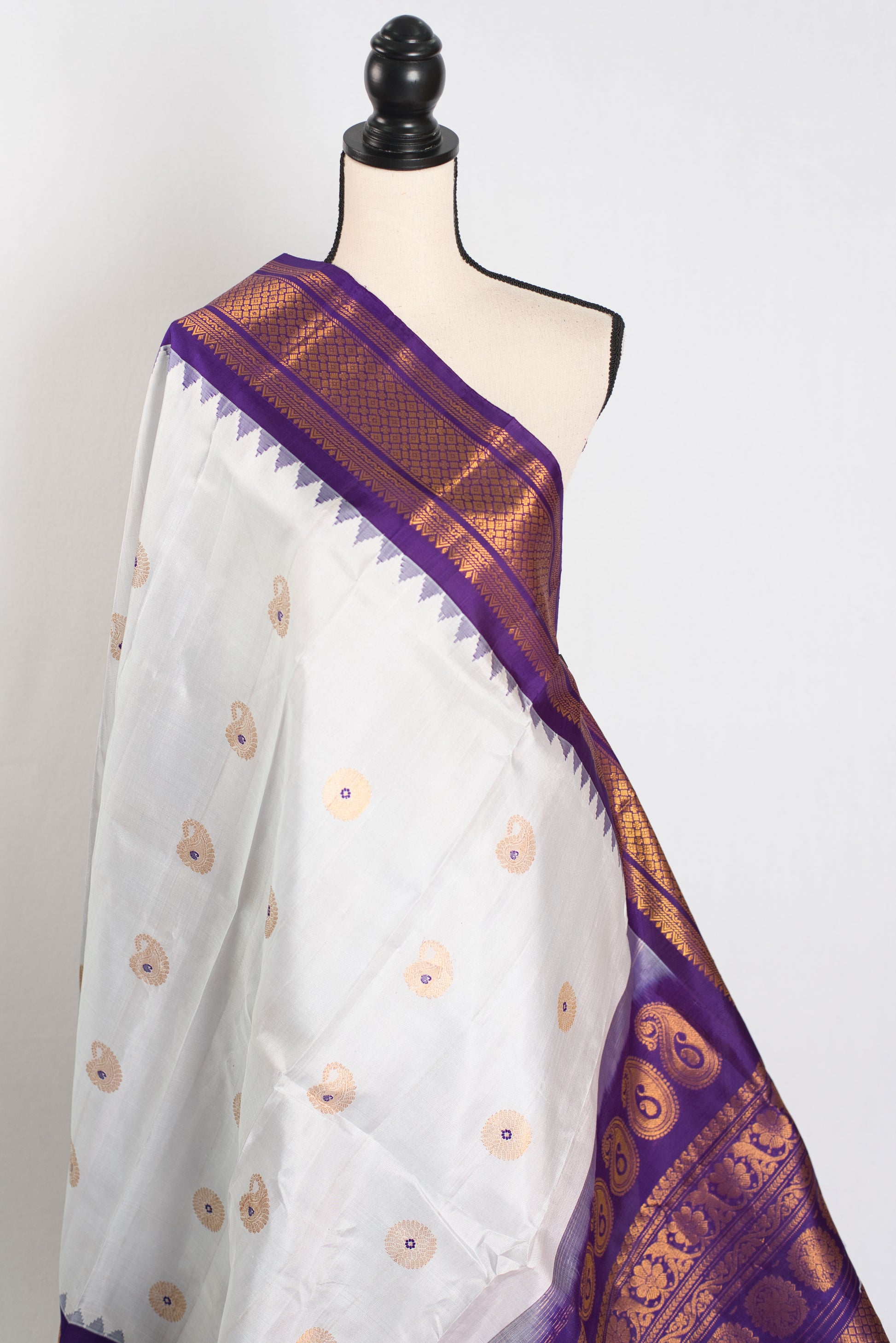 Bimala : Wide Border Kanji Gadwal Silk Saree in Pale Mauve and Purple image 4