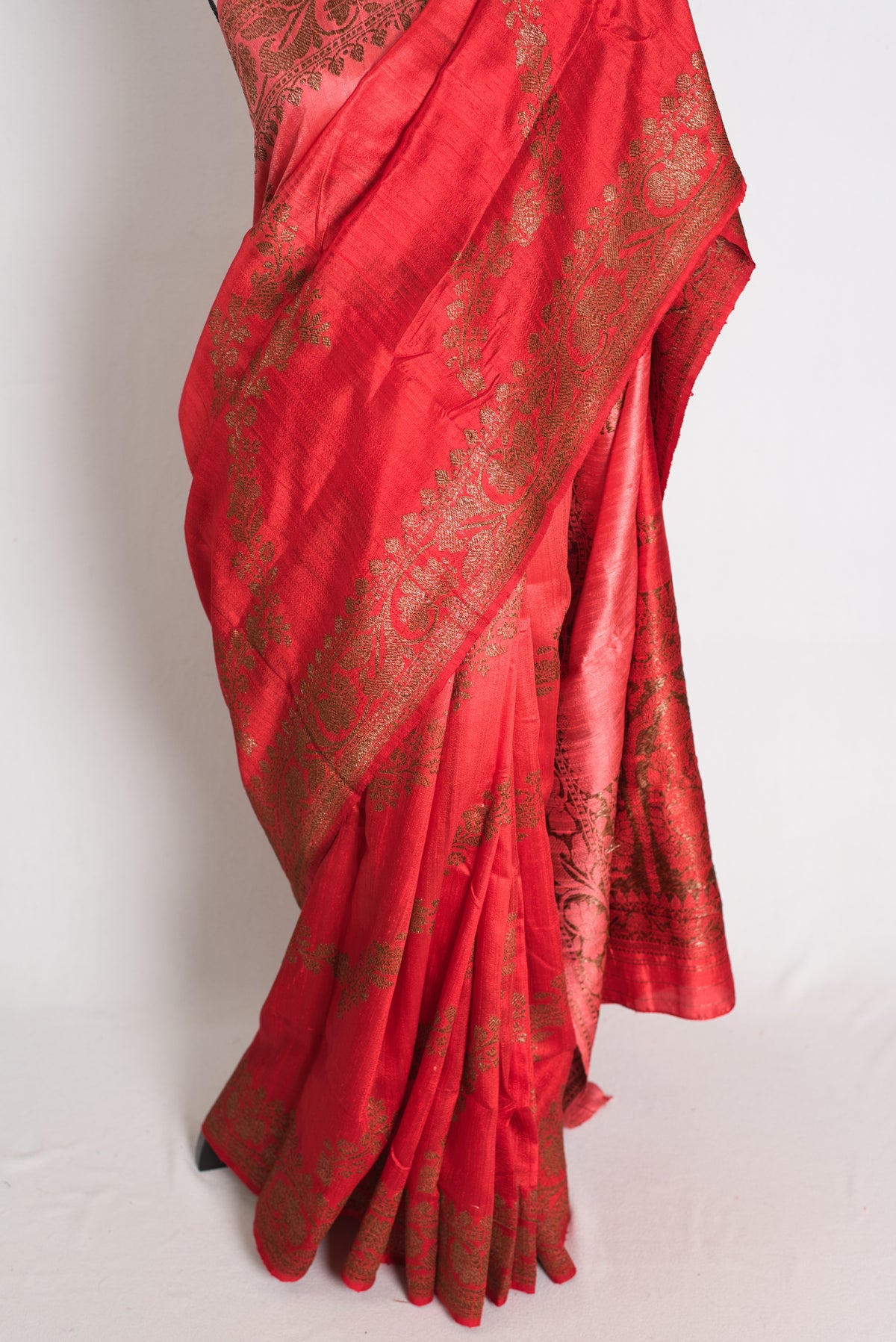 Ritaja : Red & Gold Ombre Raw Silk Handloom Banarasi Saree | Silk Mark Certified image 6