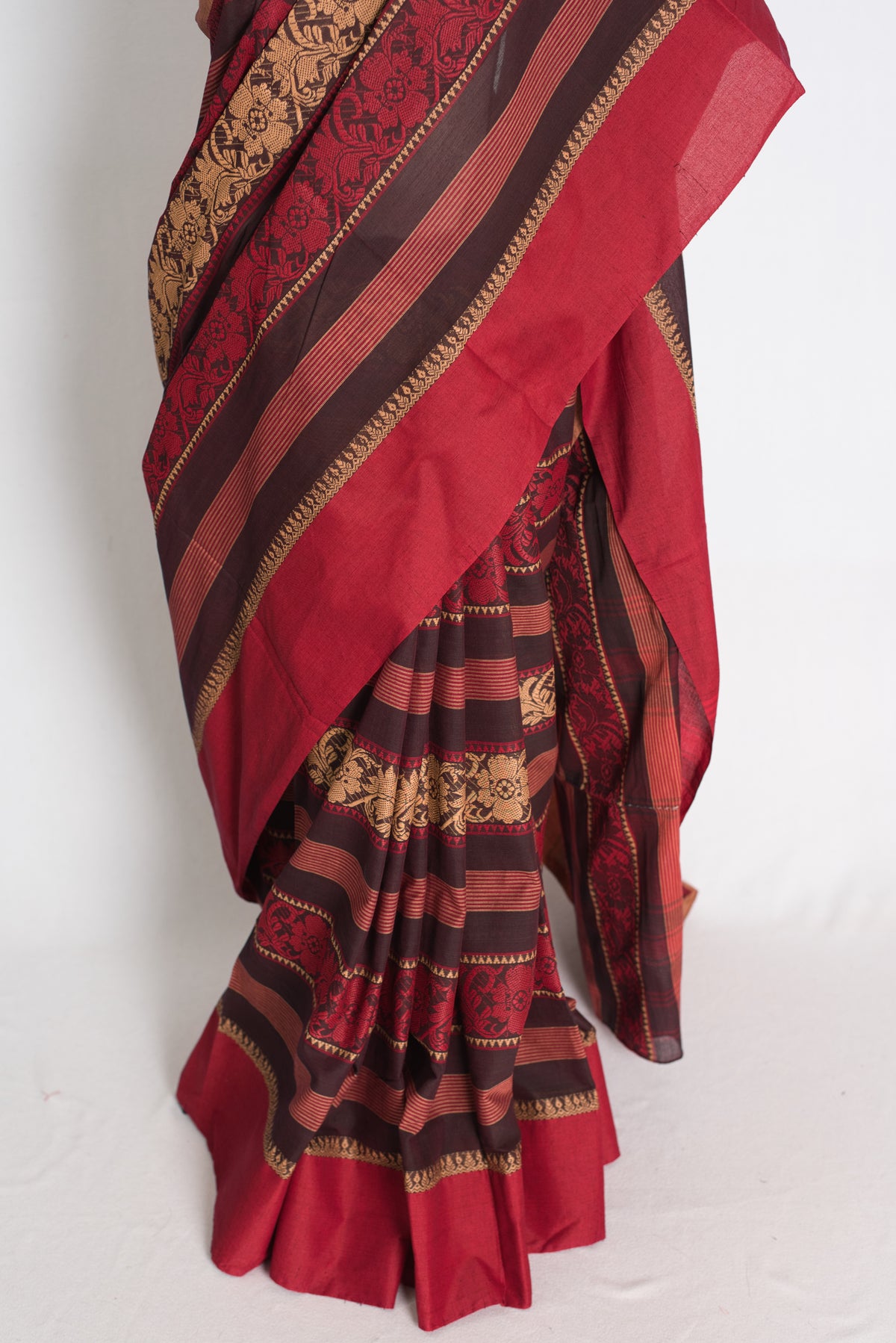 Maroon Dhaniakhali saree — pallu view