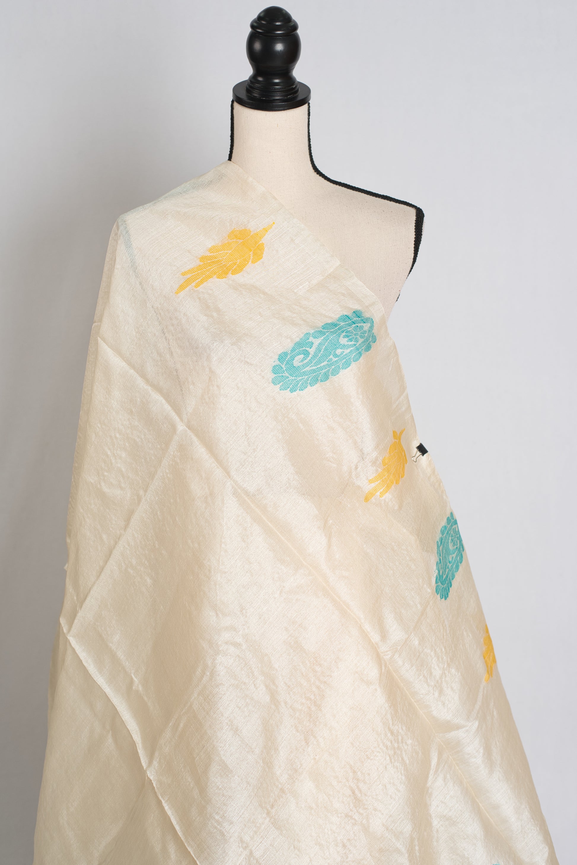 Laboni : Handwoven Bengal Tussar Saree in Cream, Yellow and Blue image 3