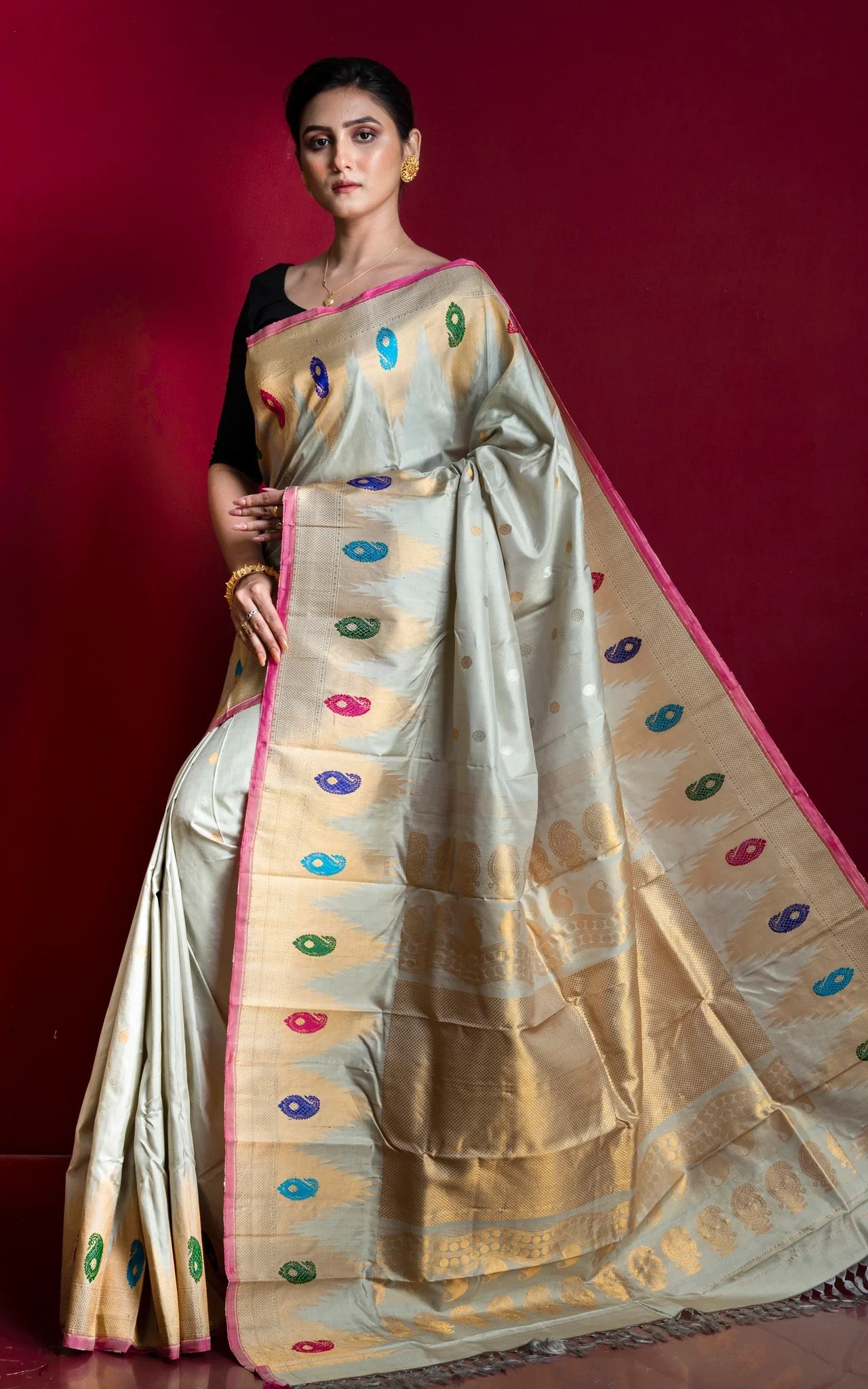 Silk Mark Certified Temple Border Gadwal Silk Saree in Ecru White.