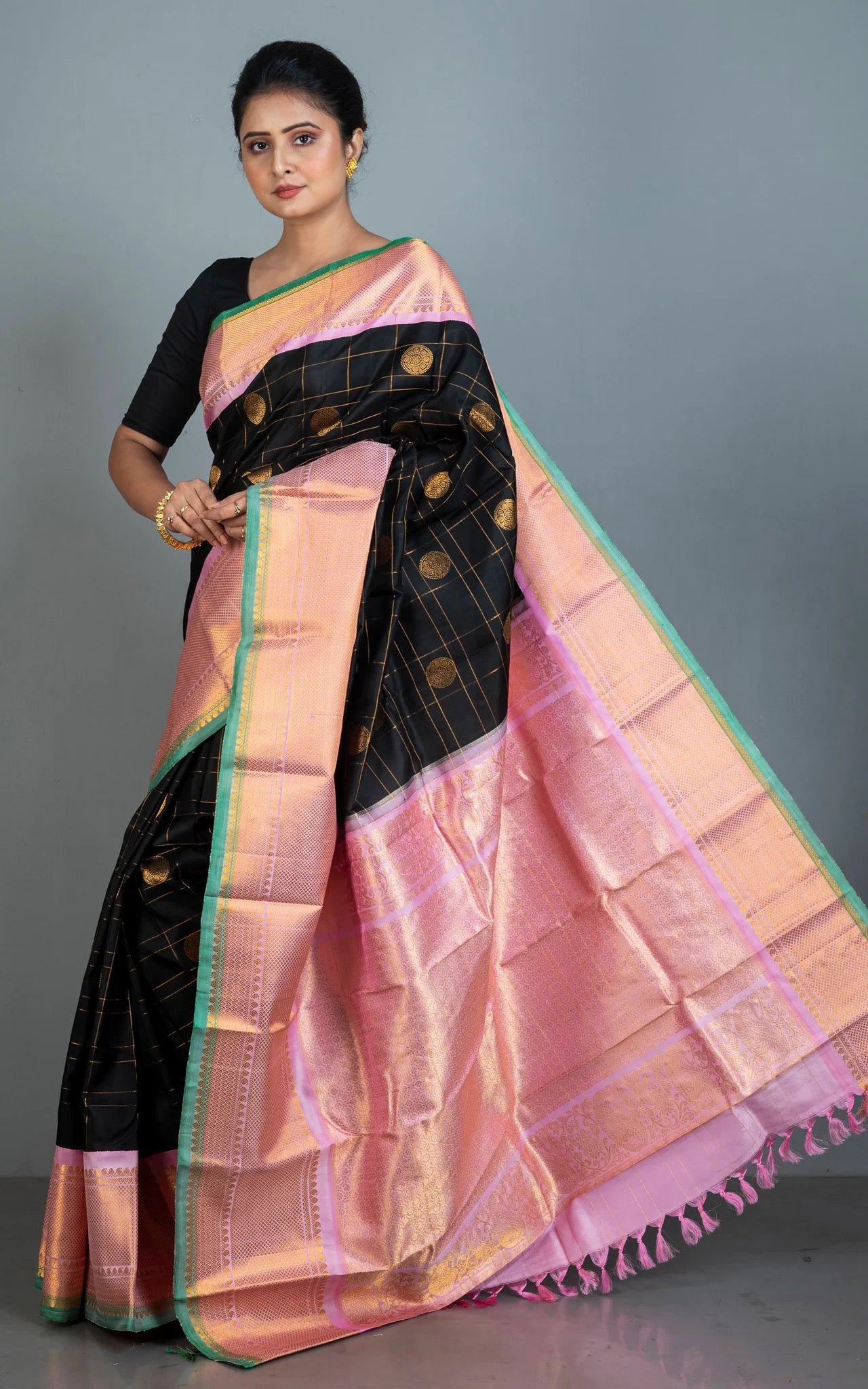 Silk Mark Certified Checks Gadwal Silk Saree in Black and Pink.