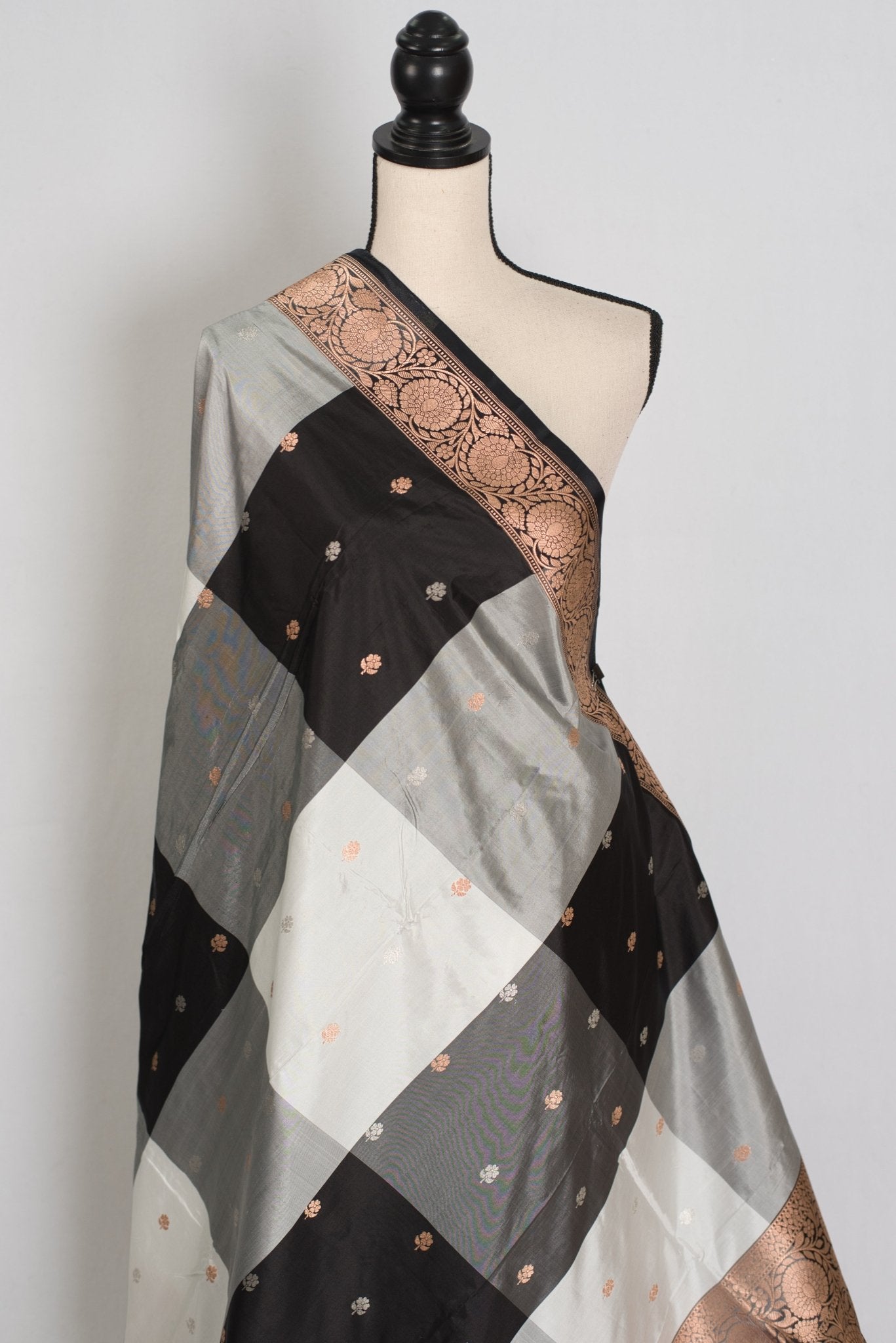 Mala: Silk Mark Certified Katan Banarasi Saree in Black & Grey - Saree Mandi