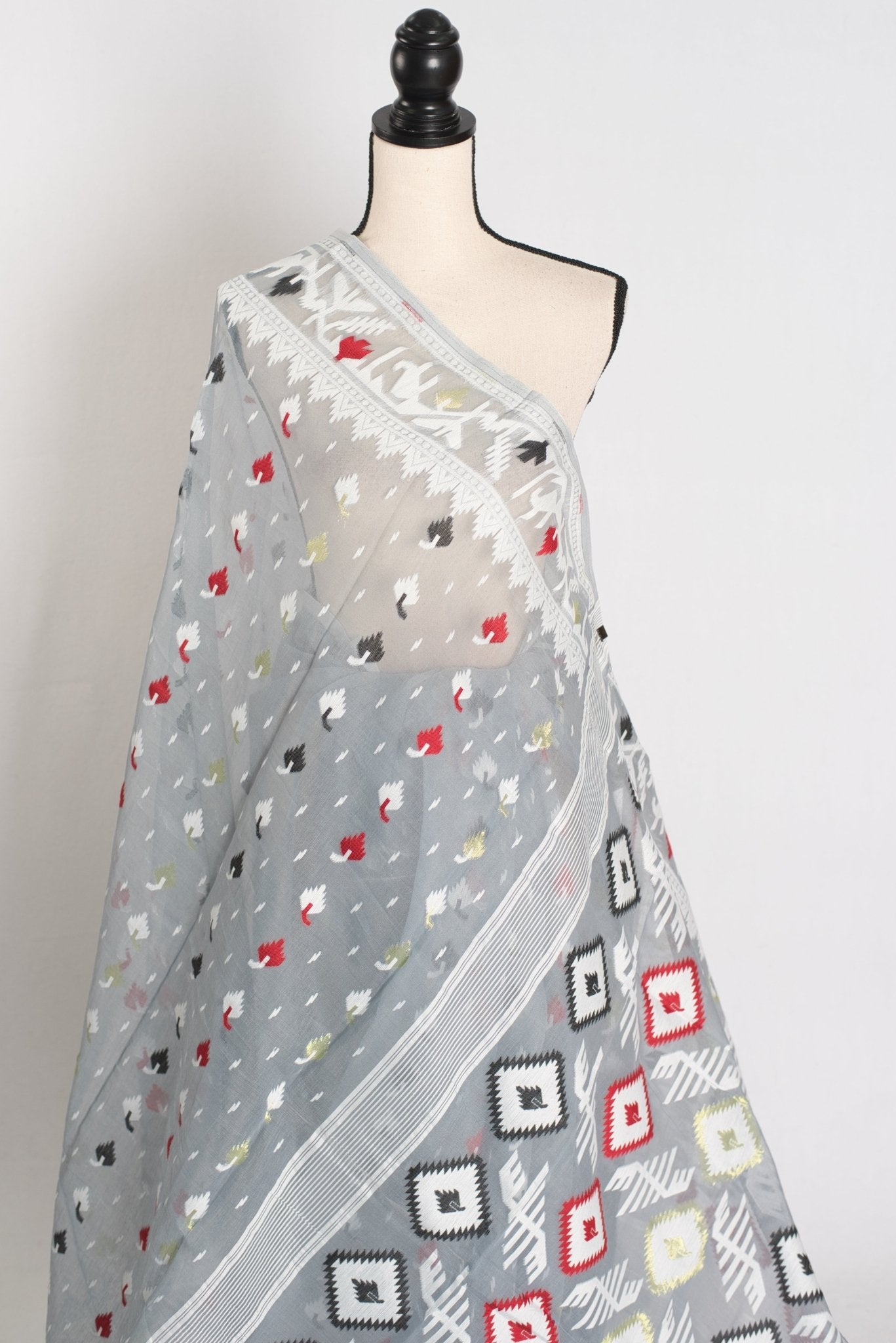 Mandar : Gray Blended Soft Cotton Jamdani Bengali Saree - Saree Mandi