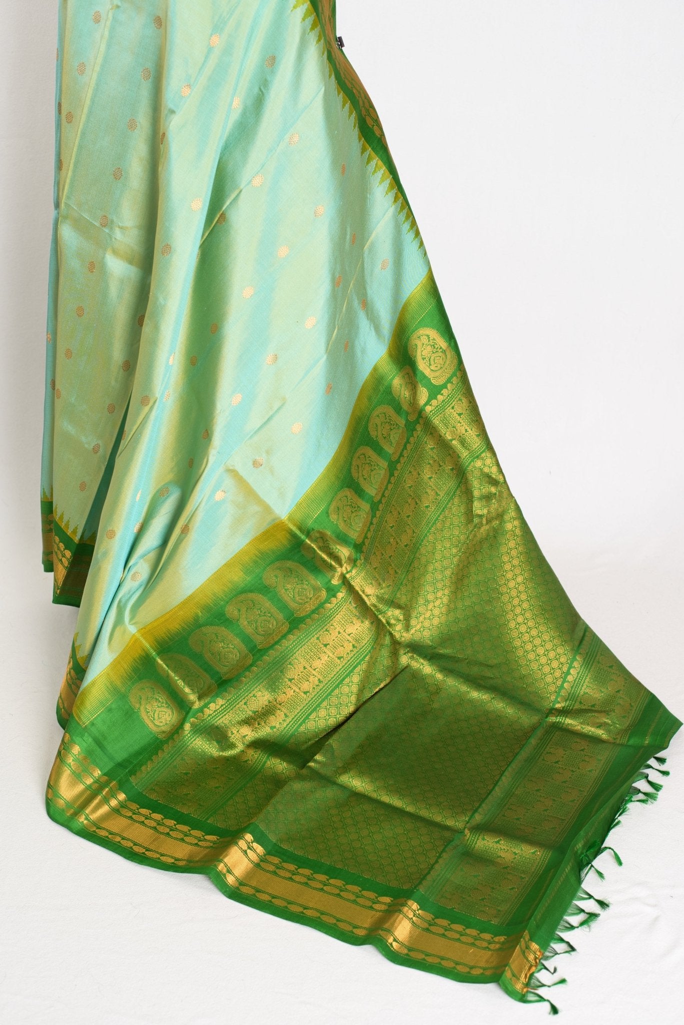 Mitra: Dual Tone Green Handwoven Gadwal Silk Saree with Contrast Border - Saree Mandi