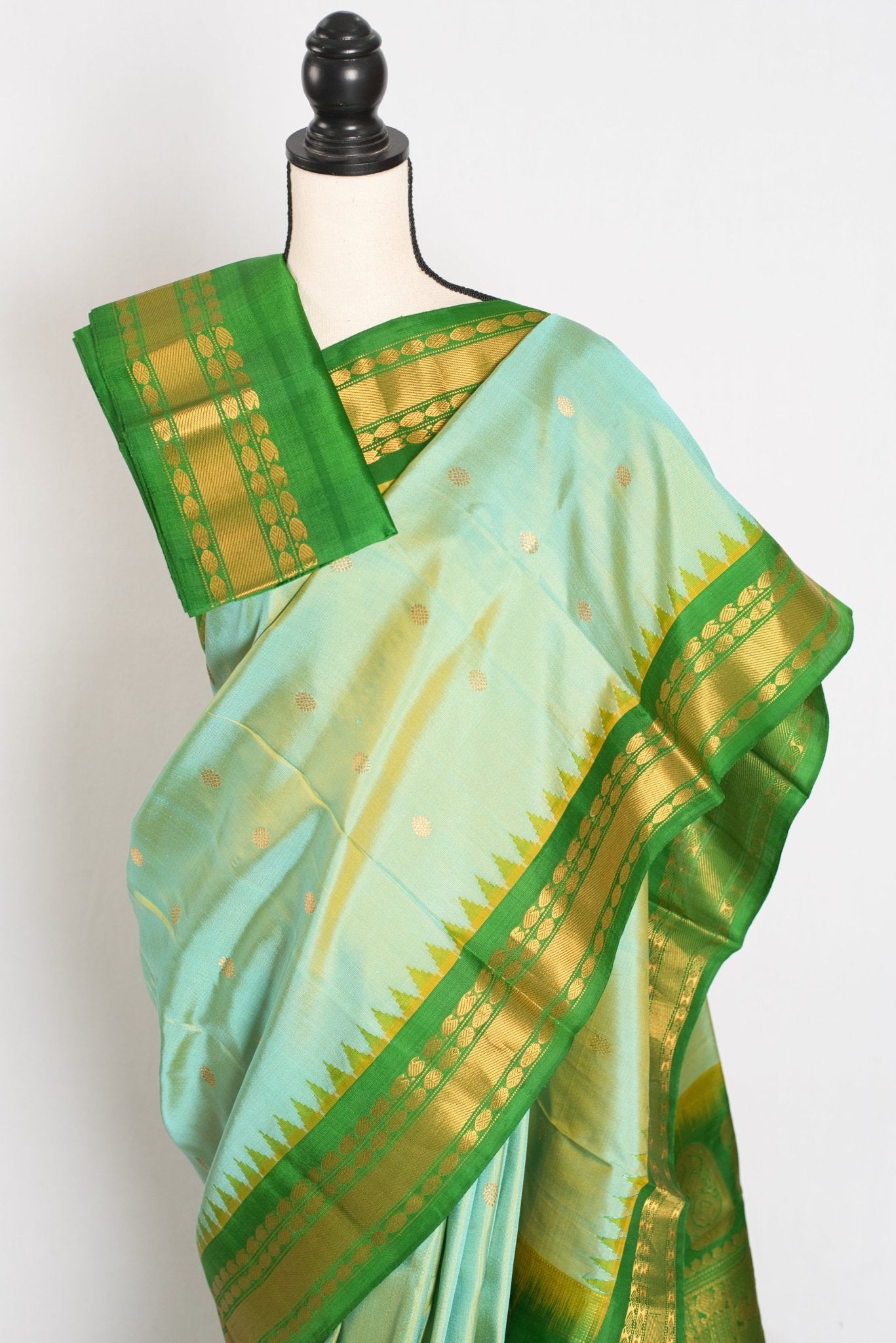 Mitra: Dual Tone Green Handwoven Gadwal Silk Saree with Contrast Border - Saree Mandi
