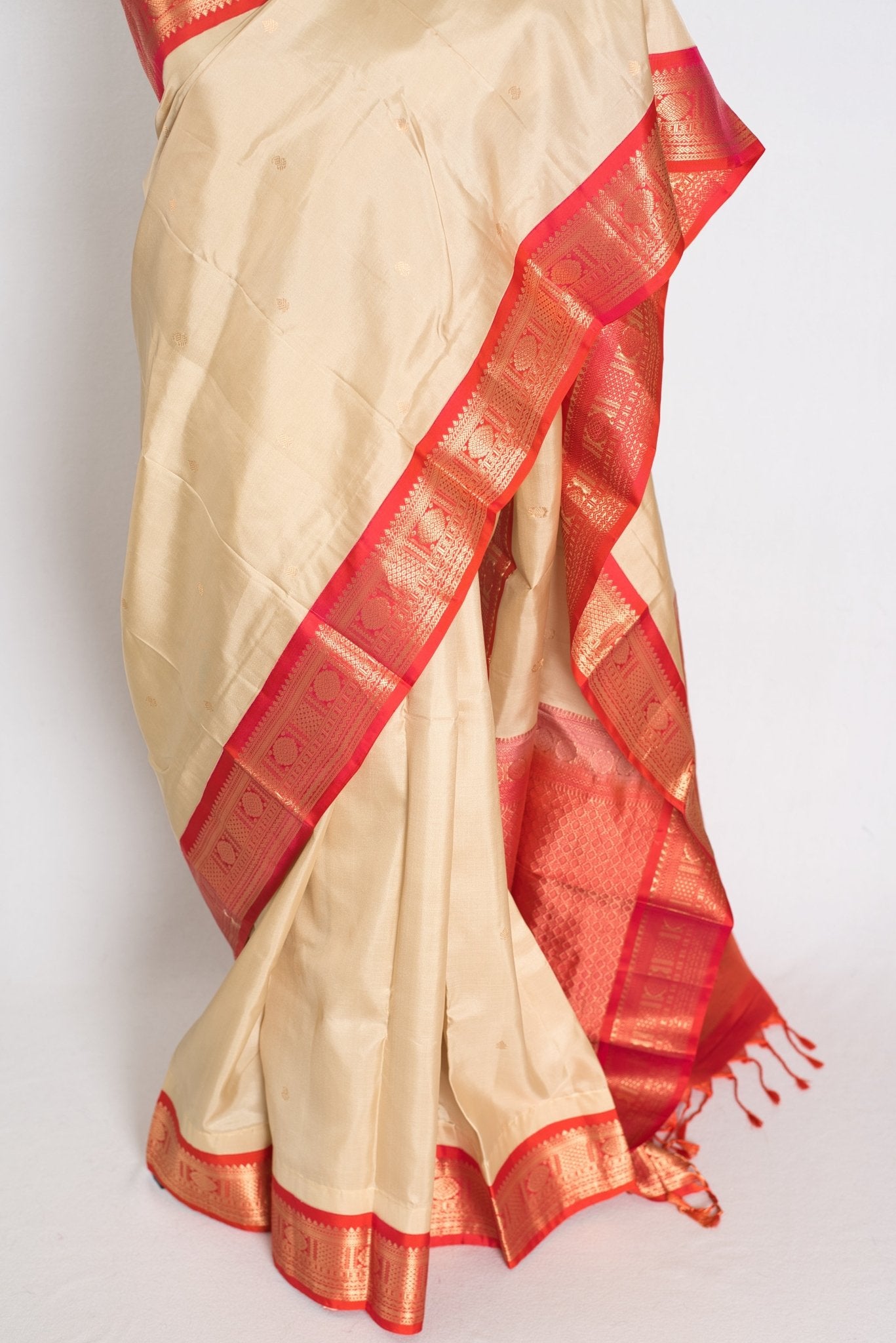 Mohini: Clay White & Coral Pink Kanjivaram Silk Saree | Silk Mark Certified - Saree Mandi