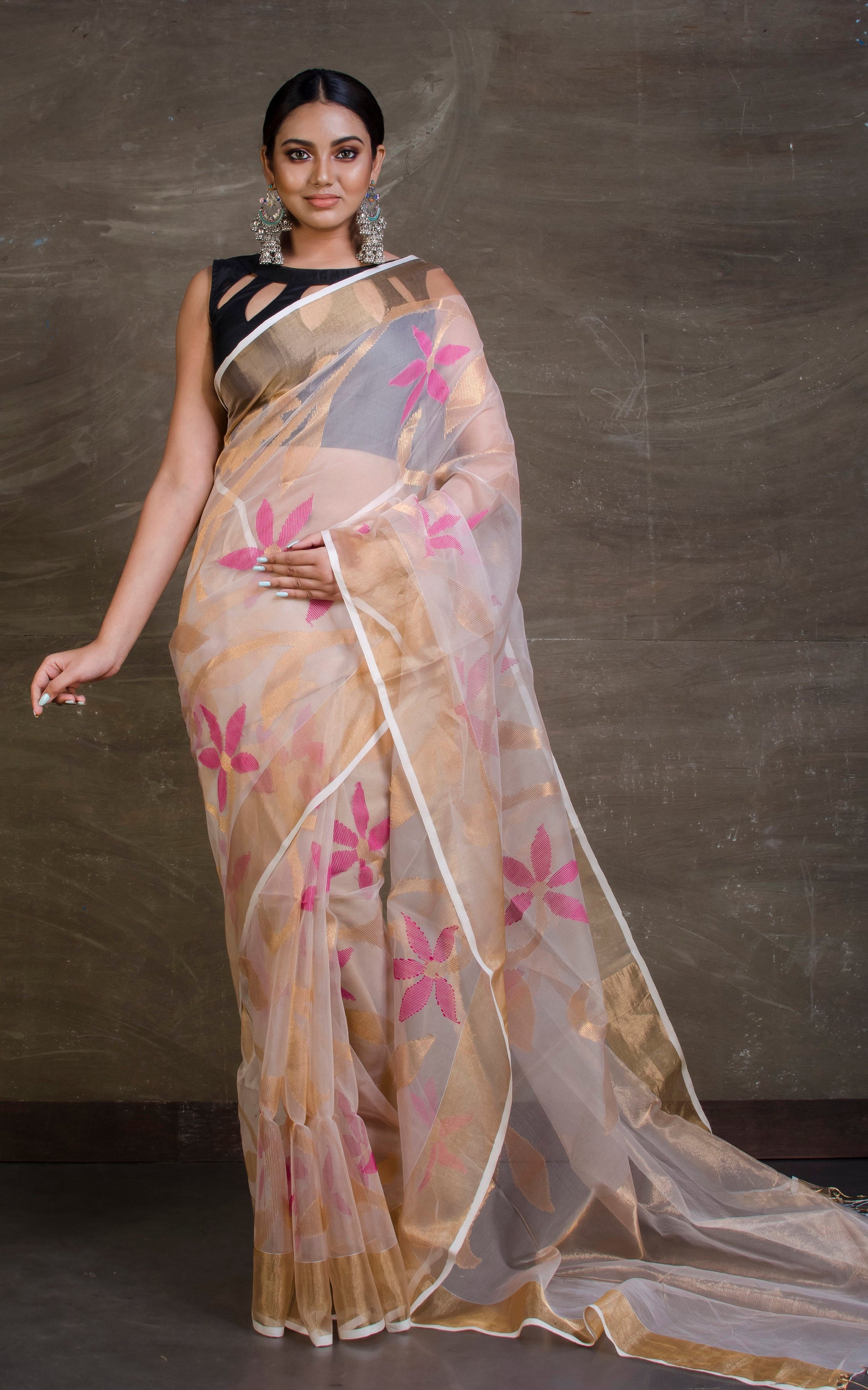 Traditional Soft Muslin Jamdani Saree in Linen White, Gold and Magenta