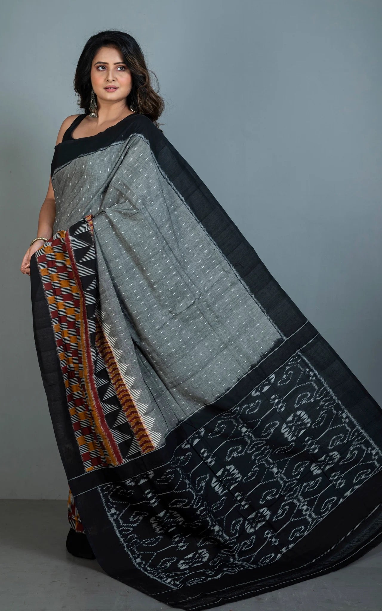 Mercerized Cotton Ikkat Pochampally Saree in Grey and Black.