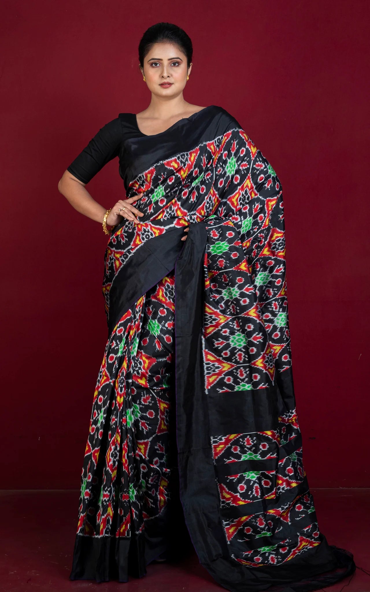 Silk Mark Certified Madathasu Ikkat Pochampally Silk Saree in Black.