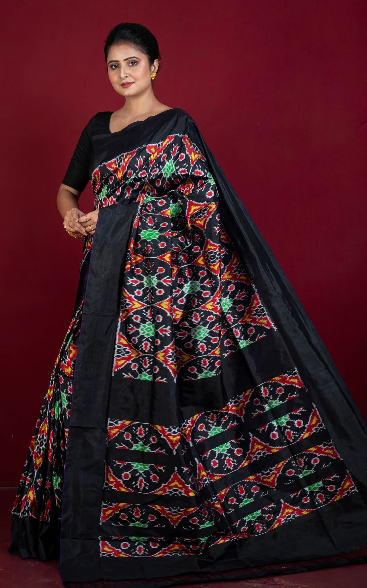 Silk Mark Certified Madathasu Ikkat Pochampally Silk Saree in Black.