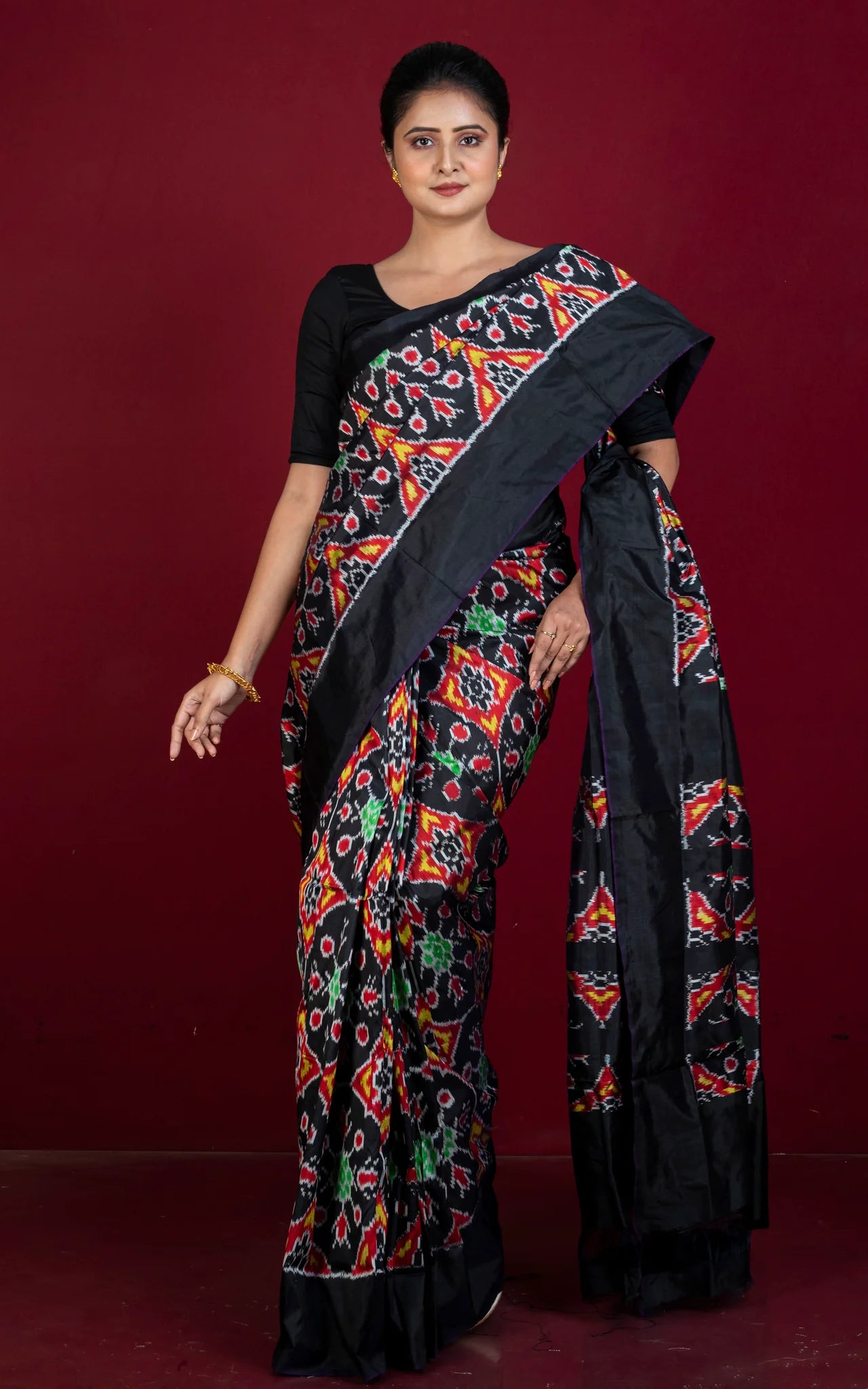 Silk Mark Certified Madathasu Ikkat Pochampally Silk Saree in Black.