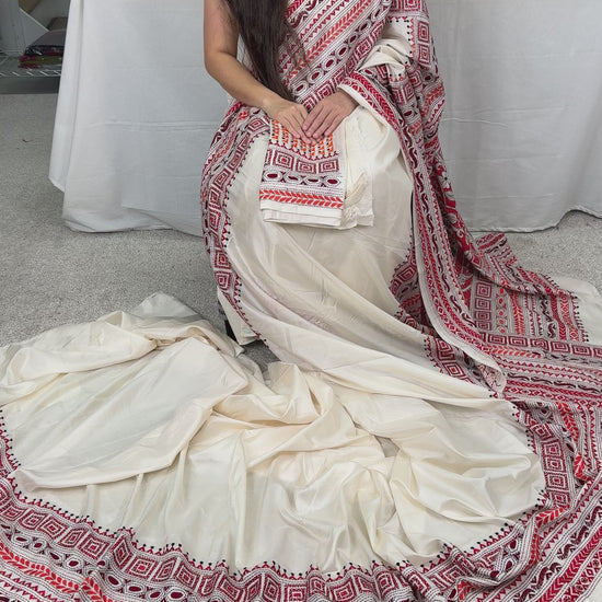 Video Of Snigdha: Silk Mark Certified Hand Embroidery Kantha Silk Saree in Off White