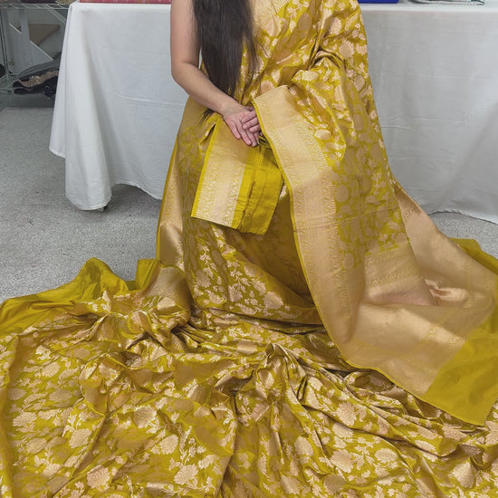 Video of Silk Mark Certified Golden Yellow and Gold Bridal Banarasi Silk Saree.
