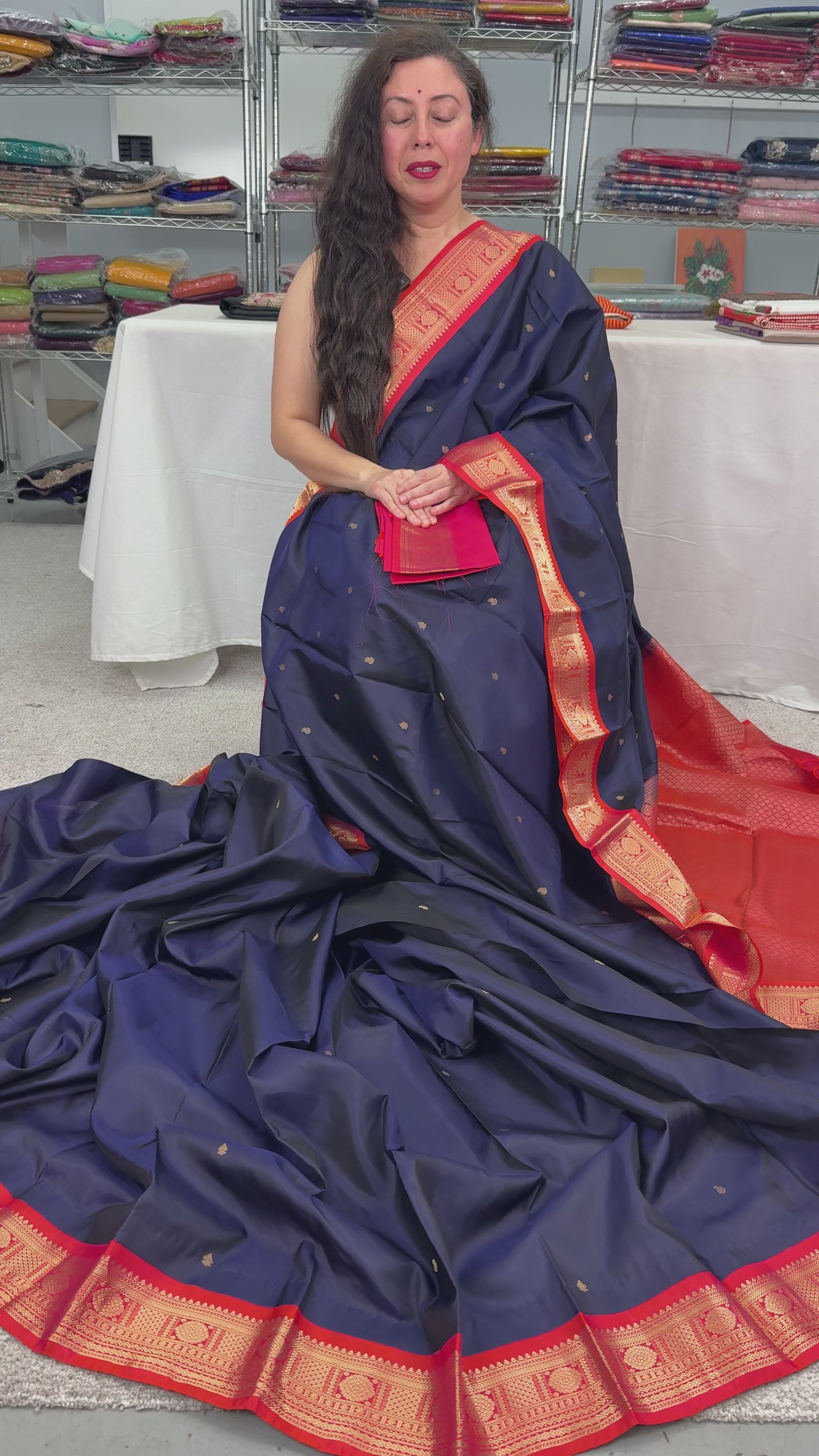 Video of Midnight Blue and Peach Traditional Kanjivaram Silk Saree.