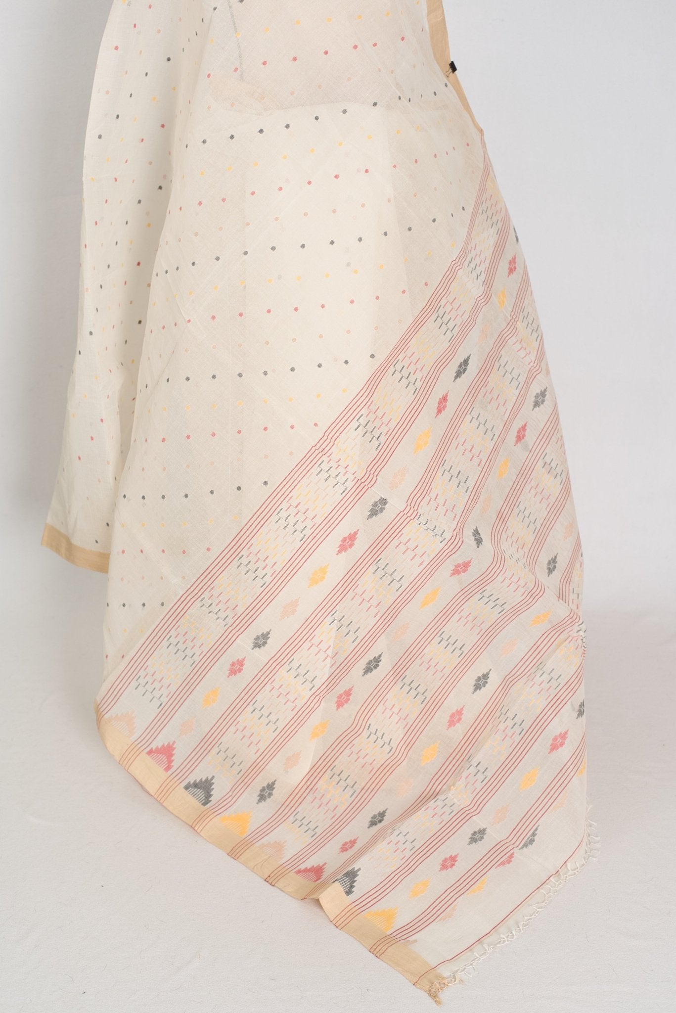 Swarna: Off - White Bengal Handloom Cotton Jamdani Saree with Multi - Color Buti - Saree Mandi