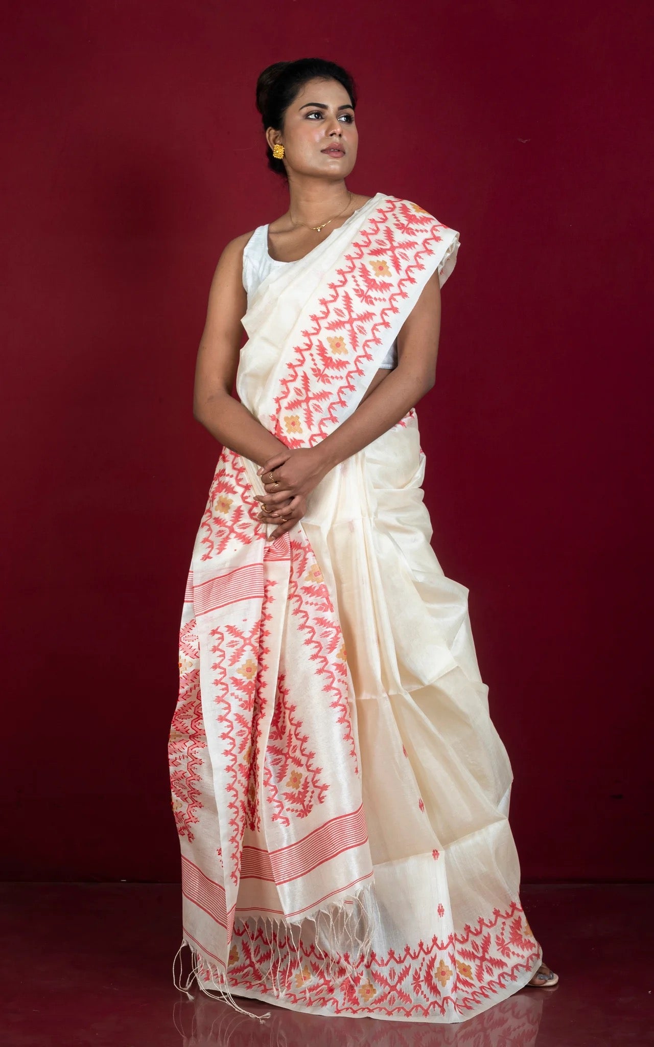 Silk Mark Certified Bengal Tussar Jamdani Saree in Off White & Red.