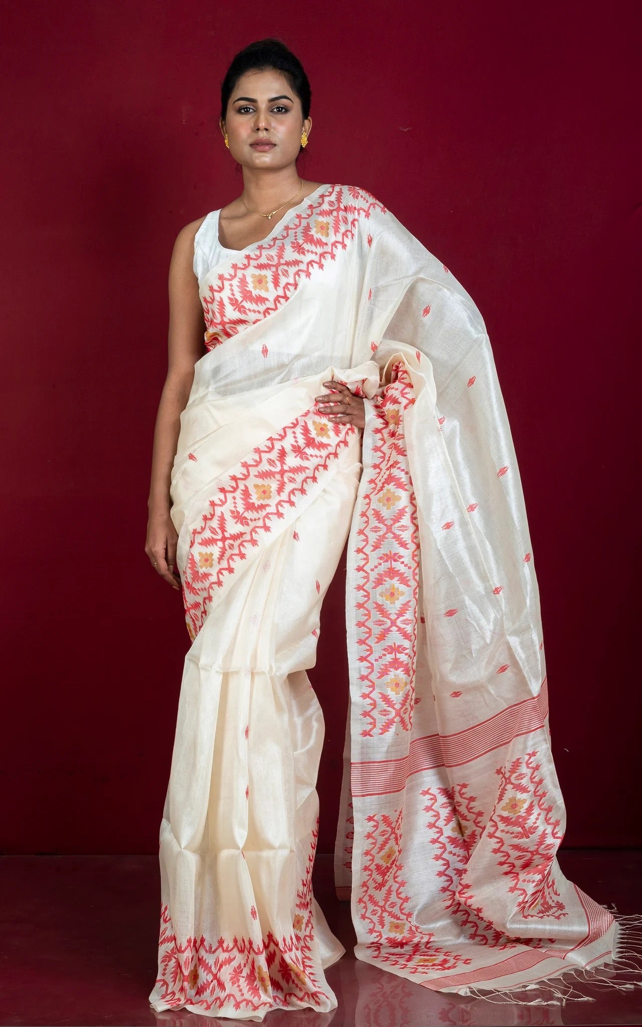 Silk Mark Certified Bengal Tussar Jamdani Saree in Off White & Red.