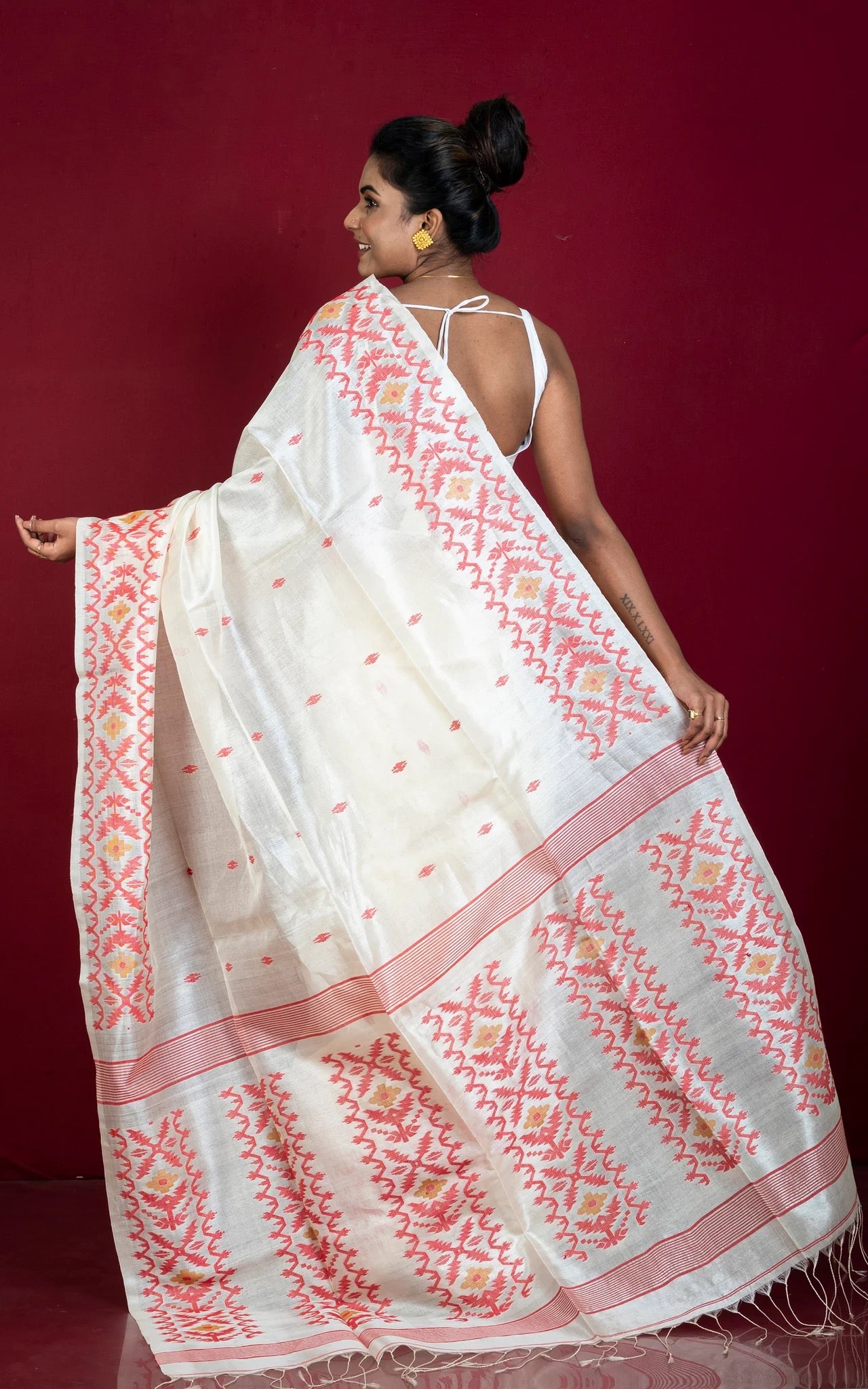 Silk Mark Certified Bengal Tussar Jamdani Saree in Off White & Red.