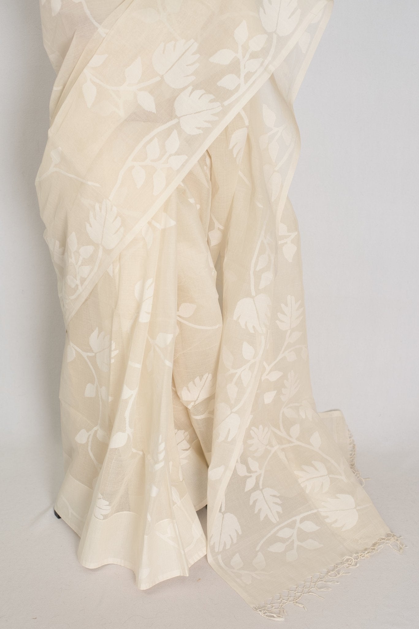 Vibha: Fine Quality White - on - White Hand - Woven Bengal Cotton Jamdani Saree - Saree Mandi